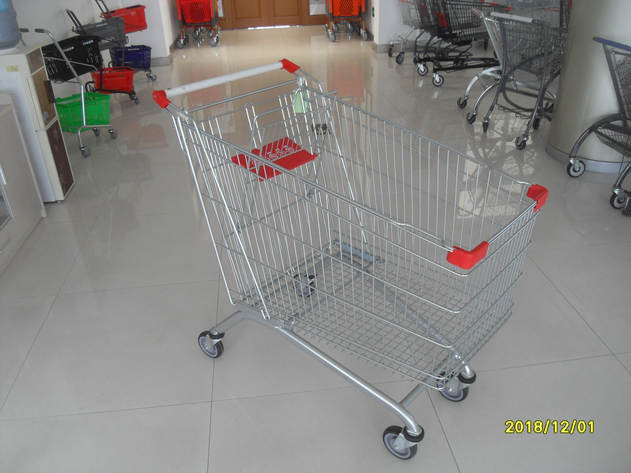Durable 240 L Large Grocery Shopping Cart , 4 Wheeld Wire Shopping Trolley