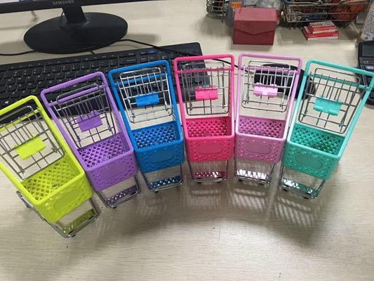 Κίνα Πλαστικός εξοπλισμός λιανικών καταστημάτων με διαφορετικά χρώματα καθισμάτων μωρών και 4 πλαστικούς τροχίσκους εργοστάσιο