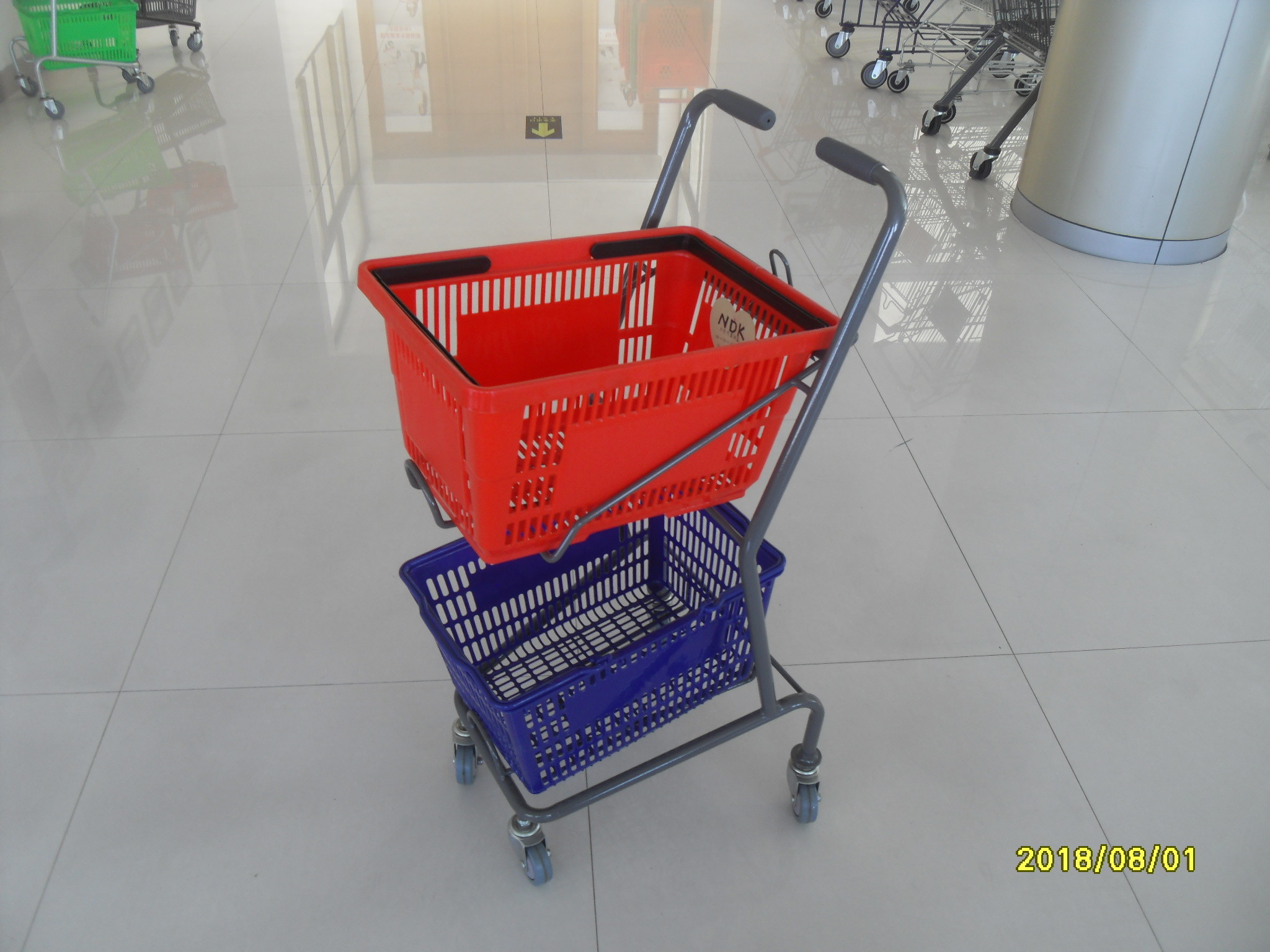 Red / Blue Supermarket Shopping Trolley With 4 Swivel 3 Inch PVC Casters